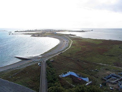 L'le de Sein vue du phare de Goulenez.